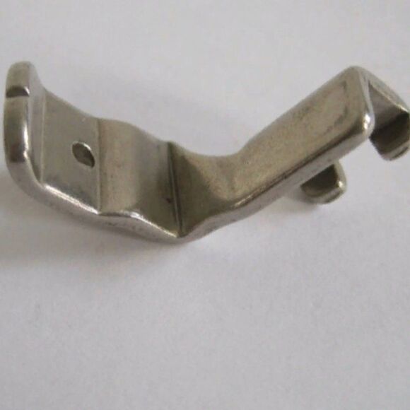 Vintage SINGER SIMANCO 121441 Sewing Machine Part Gathering-Shirring Foot - Picture 1 of 3